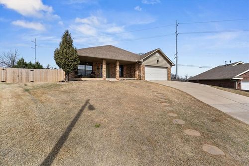 11537 Berkshire, Midwest City, OK, 73130-8211 | Card Image