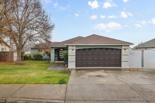 438 Westminster Dr, Eagle Point, OR, 97524-9499 | Card Image