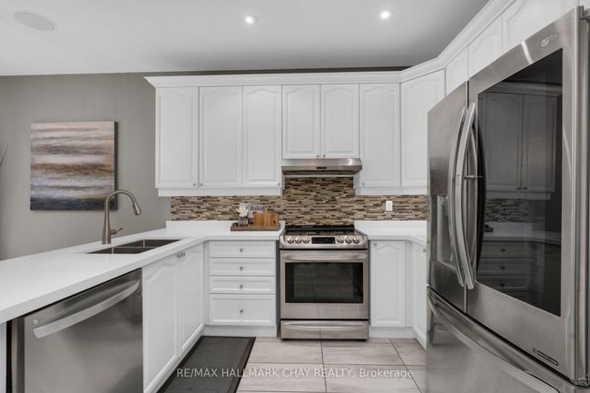 383 Hewitt Cir, House other with 3 bedrooms, 3 bathrooms and 4 parking in Newmarket ON | Image 10