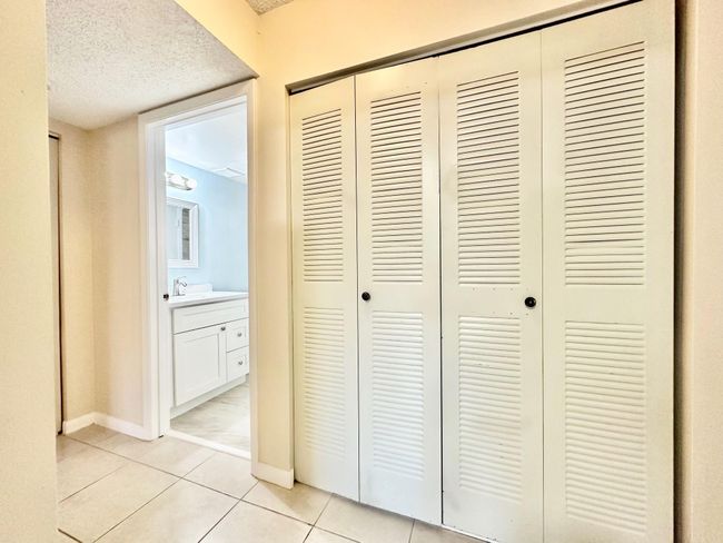 APT-818 - 9833 Westview Dr, Condo with 2 bedrooms, 2 bathrooms and null parking in Coral Springs FL | Image 12