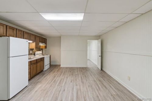 apt-9-912 N State Rd, Davison, MI, 48423-1161 | Card Image
