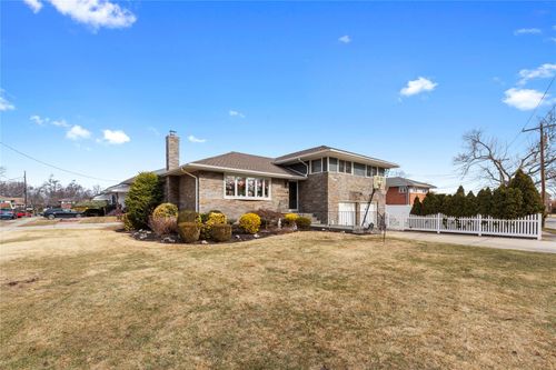 404 Terrace Ave, Garden City South, NY, 11530-5428 | Card Image