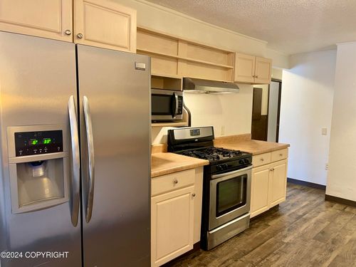 b-2800 Valleywood Dr, Anchorage, AK, 99517-3255 | Card Image