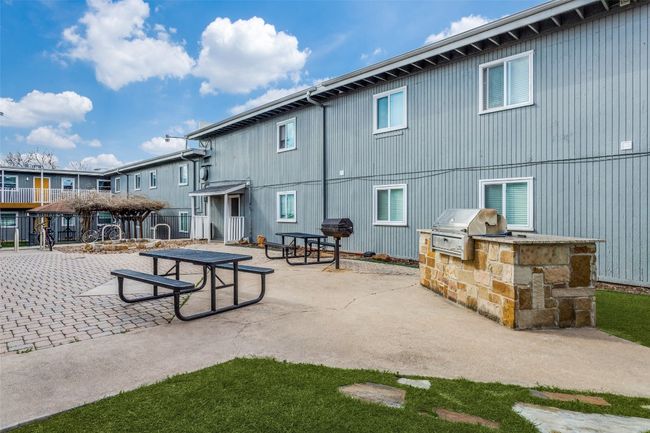 APT-113 - 2401 Manor Rd, Condo with 2 bedrooms, 1 bathrooms and 1 parking in Austin TX | Image 12
