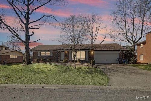 13 Chamberlain Ct, Belleville, IL, 62223-3530 | Card Image