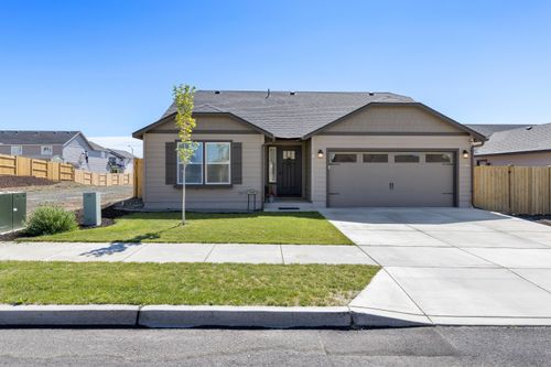 3586 Nw 9th St, Redmond, OR, 97756-2195 | Card Image