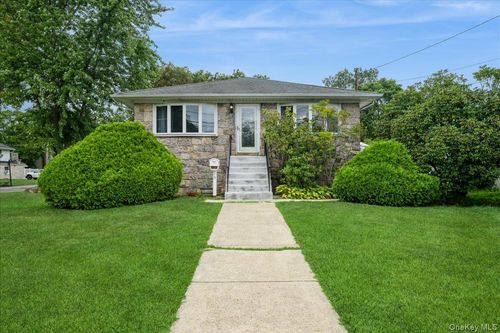 54 Deer Park Blvd, Deer Park, NY, 11729-1124 | Card Image