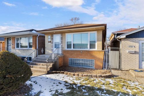 2964 W Columbus Ave, Chicago, IL, 60652-1634 | Card Image