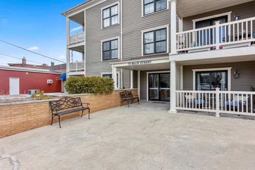 unit-301-75 Main St, Amesbury, MA, 01913-2843 | Card Image