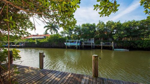 2135 Island Dr, Vero Beach, FL, 32963-3106 | Card Image