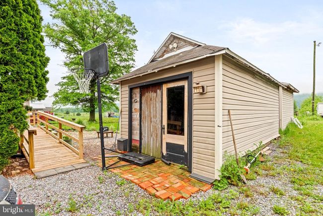 9054 William Penn Hwy, House other with 4 bedrooms, 2 bathrooms and null parking in MIFFLINTOWN PA | Image 5