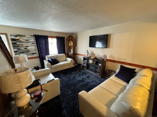 apt-109-975 Meriden Rd, Waterbury, CT, 06705-3162 | Card Image