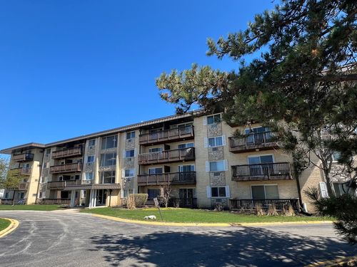 apt-393-2218 S Goebbert Rd, Arlington Heights, IL, 60005-4249 | Card Image
