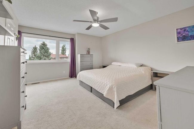 2815 Signal Hill Dr Sw, House other with 3 bedrooms, 3 bathrooms and 4 parking in Calgary AB | Image 13