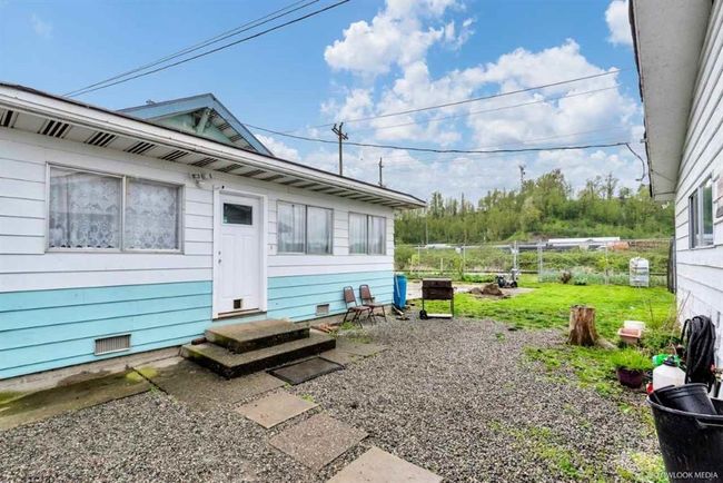 34587 2 Avenue, House other with 4 bedrooms, 1 bathrooms and 5 parking in Abbotsford BC | Image 4