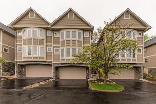 215 Old Creek Dr, Saline, MI, 48176-1761 | Card Image