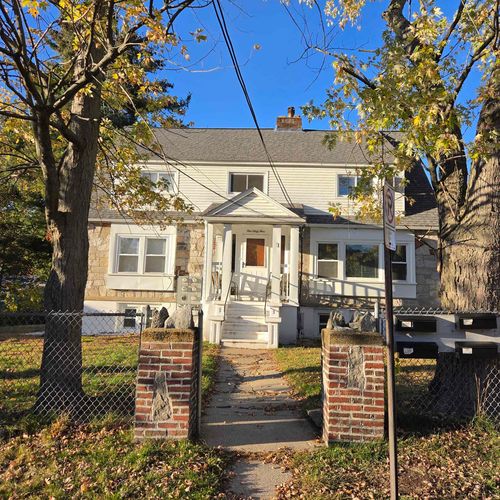 164 Oakland Avenue, Manchester, NH, 03109 | Card Image