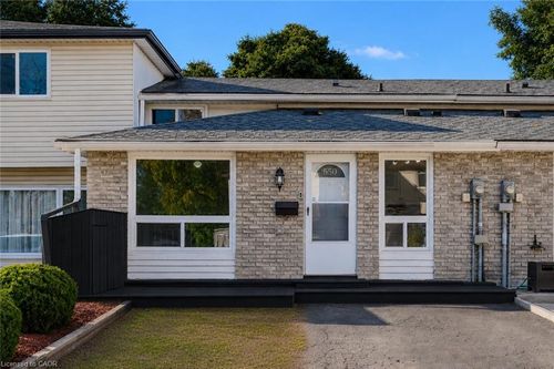 550 Parkview Cres, Cambridge, ON, N3H4X7 | Card Image