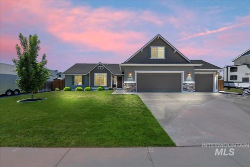 645 Sw Nugget St, Mountain Home, ID, 83647-5262 | Card Image
