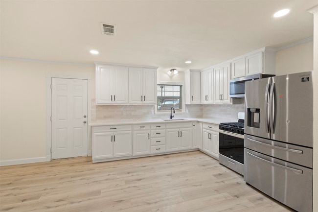 Spare room featuring light wood-type flooring, a ceiling fan, and baseboards | Image 20