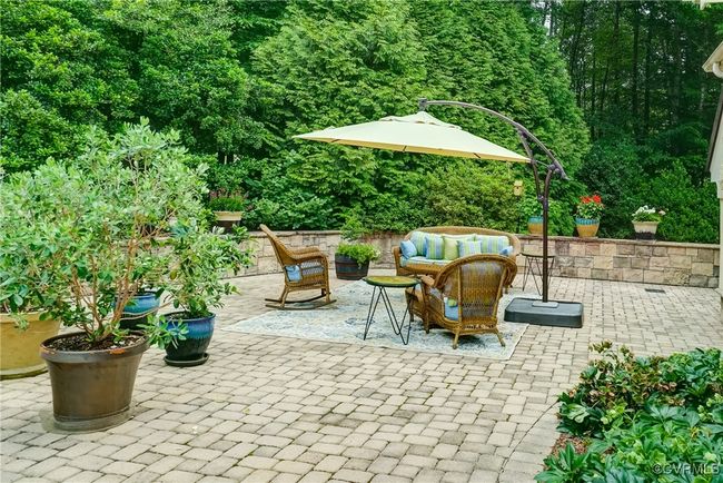 Left side patio and garage area | Image 44
