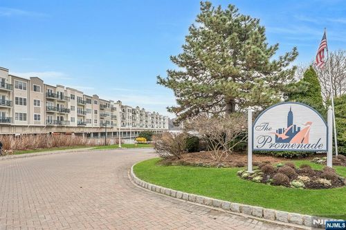 351 The Promenade, Edgewater, NJ, 07020 | Card Image