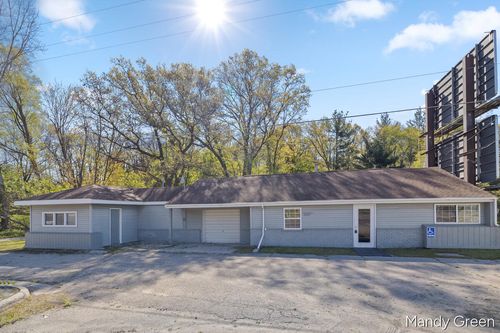 9297 Sw Greenville Rd, Greenville, MI, 48838-8408 | Card Image