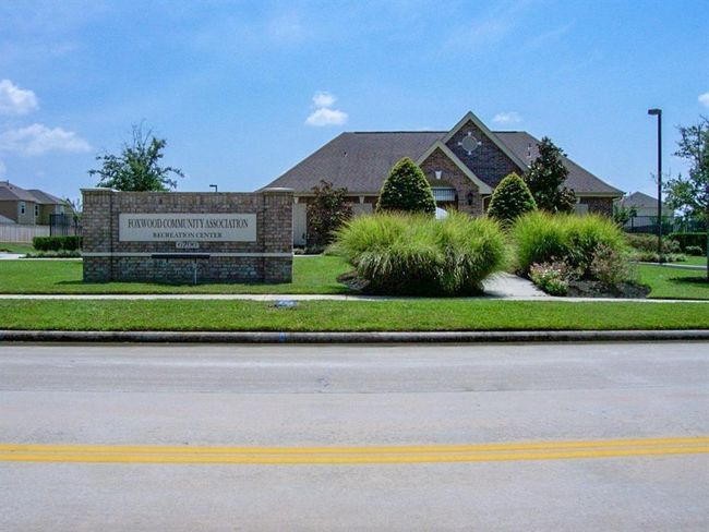 Neighborhood amenities include a recreation area including a park, swimming pool, and playground all within walking distance. | Image 15