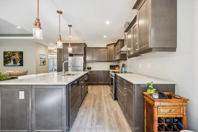 9934 Nipigon St, House other with 2 bedrooms, 2 bathrooms and 2 parking in Port Franks ON | Image 12