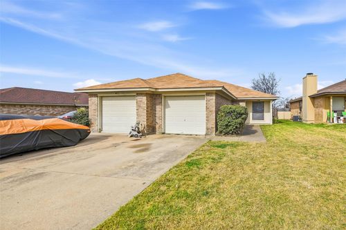 2812 Ridgecrest Dr, Fort Worth, TX, 76133-5722 | Card Image