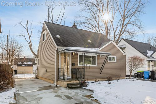 896 E Dallas Ave, Madison Heights, MI, 48071-4311 | Card Image