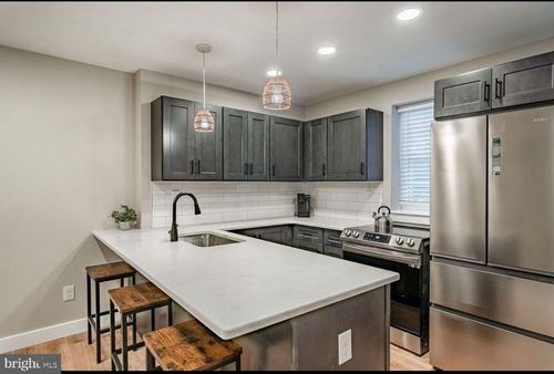 2-221 W 6th St, WILMINGTON, DE, 19801-2216 | Card Image