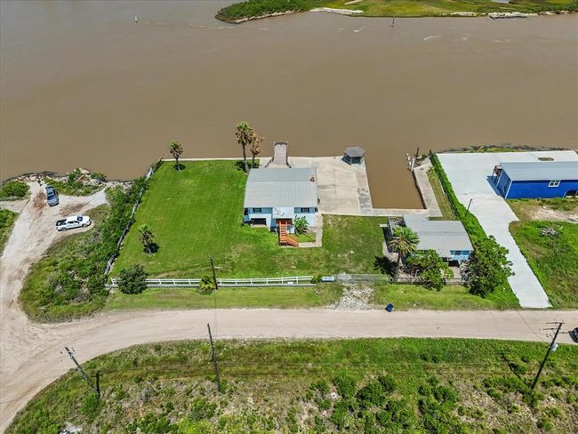 1134 Canal Dr, House other with 3 bedrooms, 4 bathrooms and null parking in Surfside Beach TX | Image 4
