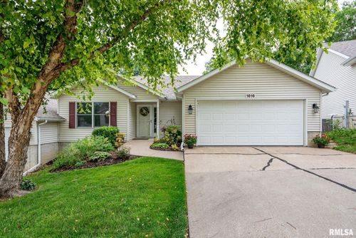 1616 Shady Gln, Davenport, IA, 52807-1134 | Card Image