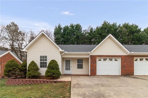 124 Bethania Oaks Cir, Pfafftown, NC, 27040-9027 | Card Image