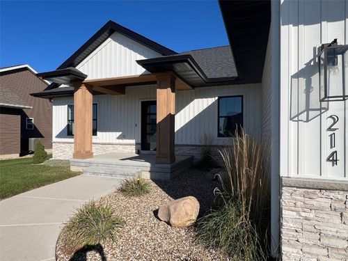 214 Williams Dr, Marion, IA, 52302-5839 | Card Image