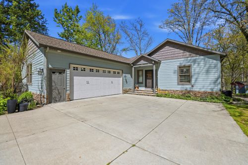 7352 Hallridge Rd Ne, Belding, MI, 48809-9390 | Card Image