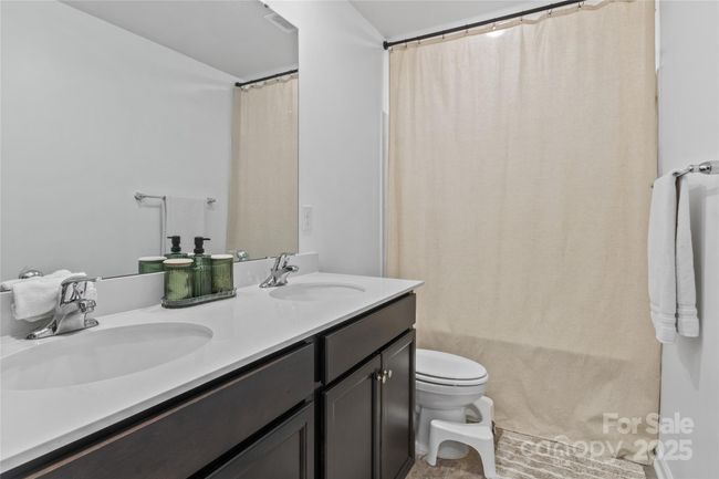 Upstairs 2nd bath | Image 18