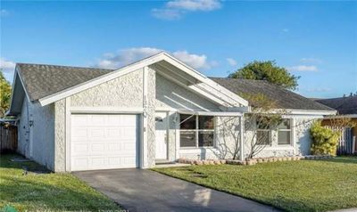 1320 Sw 82nd Ter, House other with 3 bedrooms, 2 bathrooms and null parking in North Lauderdale FL | Image 1