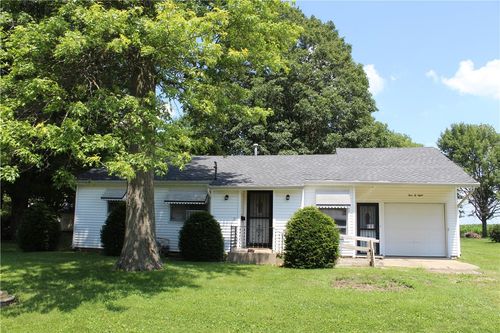 408 S Elm St, Windsor, IL, 61957-1607 | Card Image