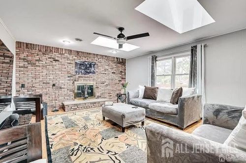 3993 Park Ave, Edison, NJ, 08820-3013 | Card Image