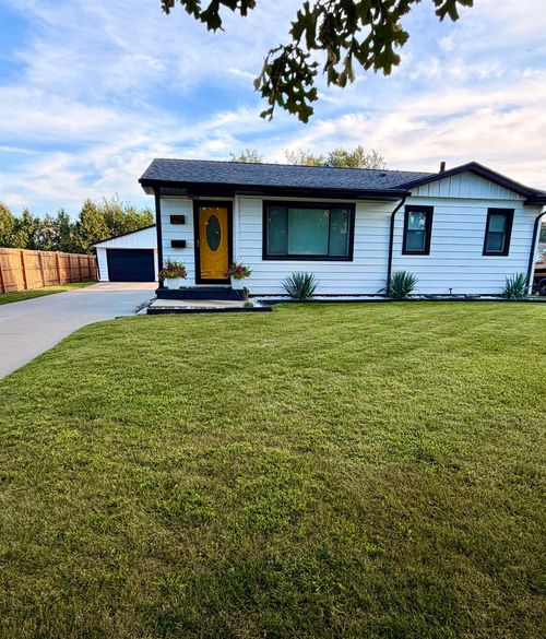 1912 Bourland Ave, Waterloo, IA, 50702-2521 | Card Image