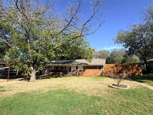 1405 Thompson Dr, Graham, TX, 76450-4910 | Card Image