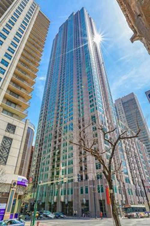 35f-33 Ontario St, Chicago, IL, 60654-7770 | Card Image