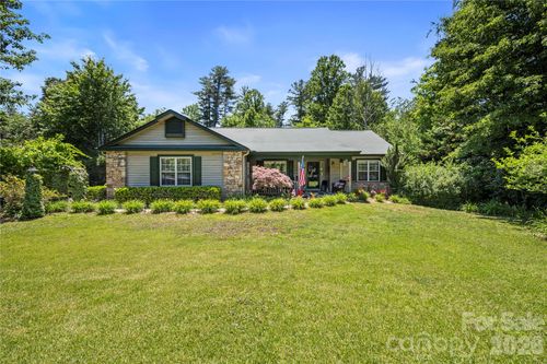 9 Tall Pines Rd, Hendersonville, NC, 28739-8136 | Card Image