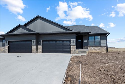 3920 Quail Trail Dr, Marion, IA, 52302-4808 | Card Image