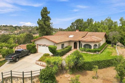 30136 Rolling Hills Dr, Valley Center, CA, 92082-3341 | Card Image