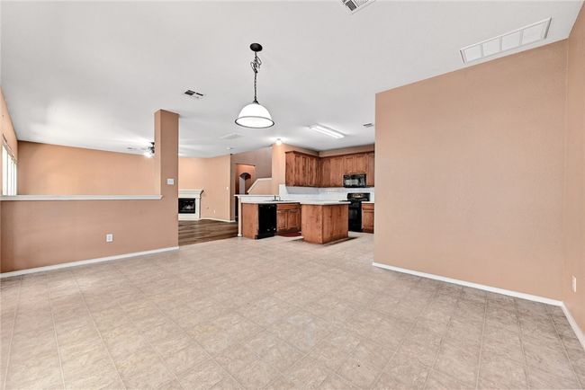 Eat-in kitchen | Image 8