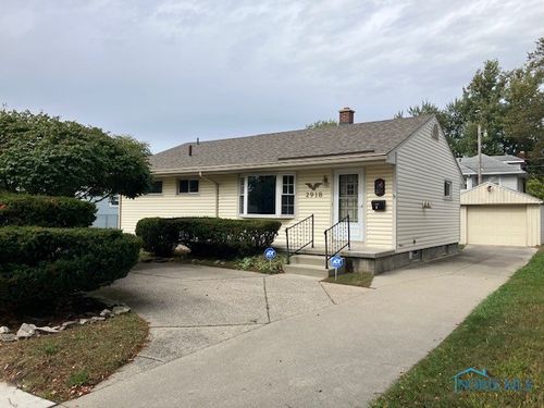 2918 Nash Rd, Toledo, OH, 43613-3283 | Card Image