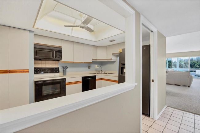 201 - 2100 Benjamin Franklin Dr, Condo with 2 bedrooms, 2 bathrooms and null parking in SARASOTA FL | Image 10